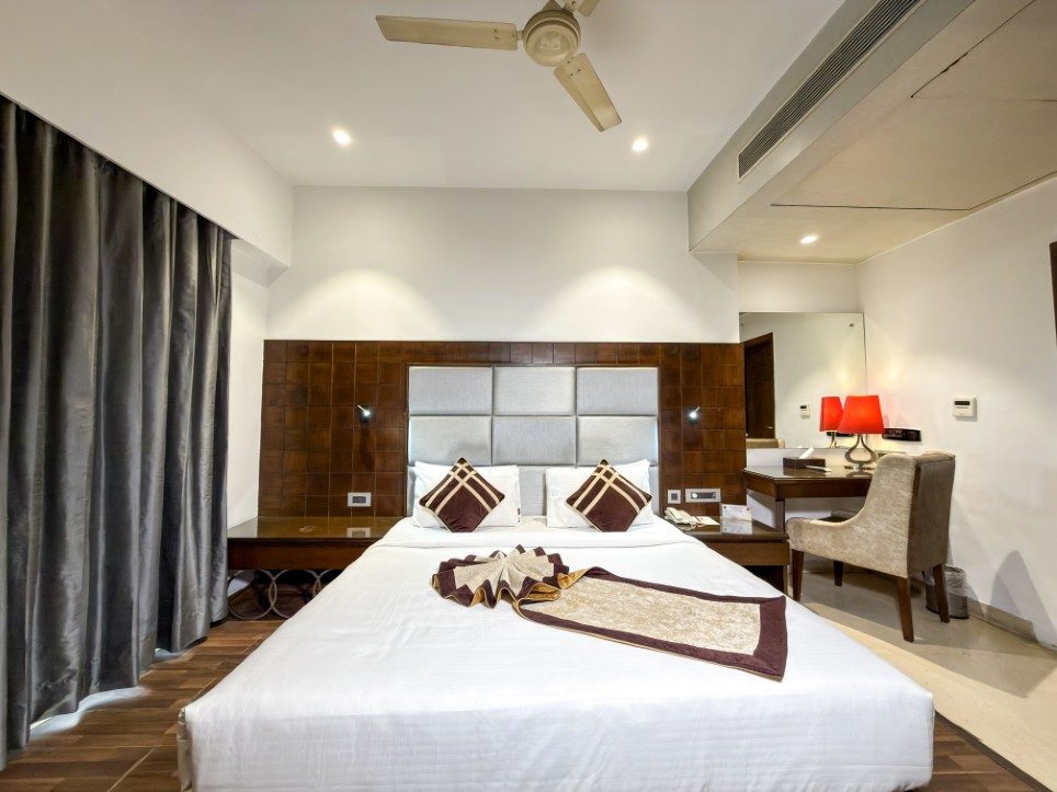 The Business Room at Hotel Sawera Grand, a one-minute walk from the Golden Temple